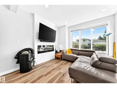 7513 89 ST NW photo 31