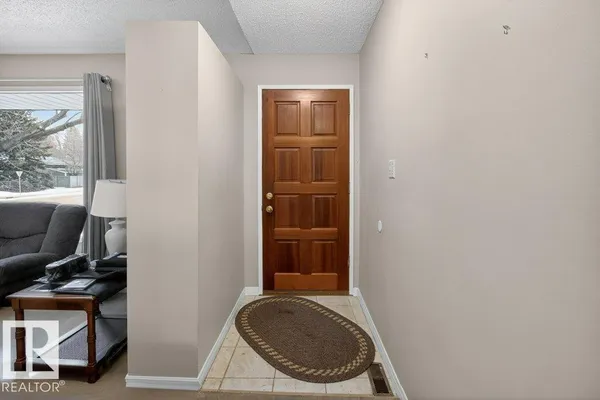 73 STARLING DR photo 3