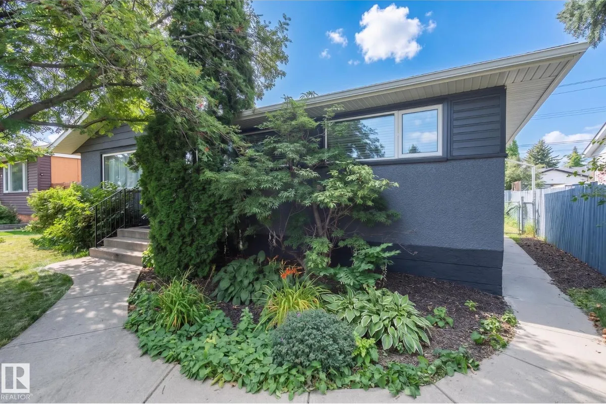 5207 103 AV NW exterior