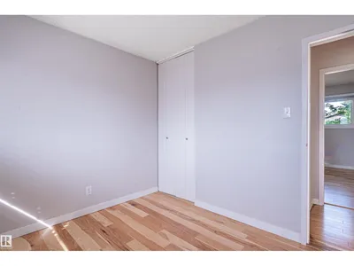 5207 103 AV NW photo 32