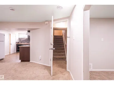 5207 103 AV NW photo 35