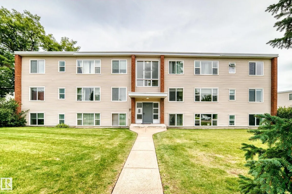 #8 7317 118 ST NW exterior