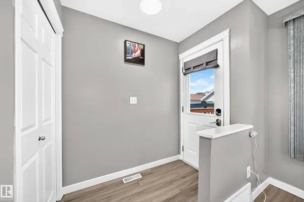 7824 14 AV SW photo 2