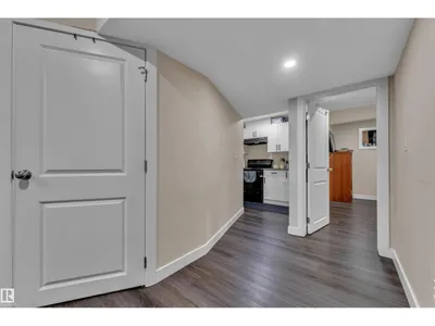 3113 16A AV NW photo 34