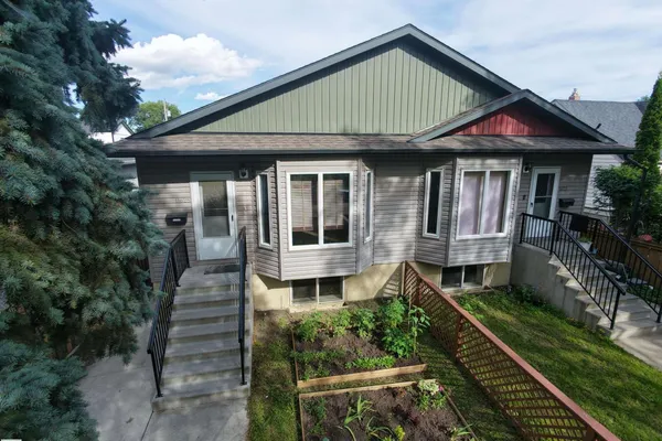 11625 88 ST NW photo 2