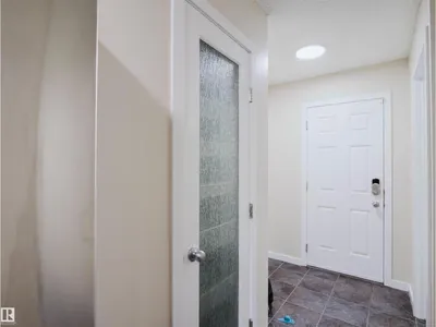 5407 14 AV SW photo 23