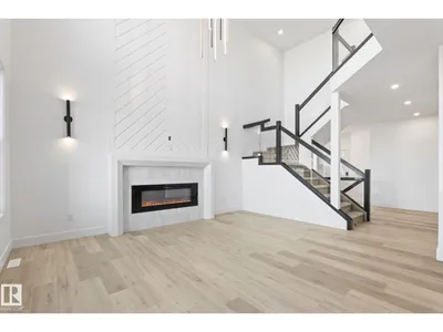 6424 29 AV SW photo 10