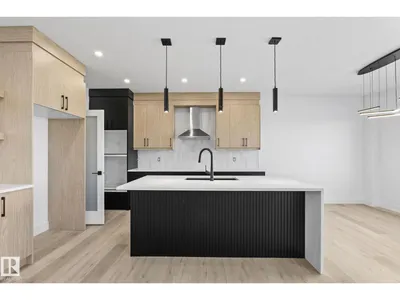 6424 29 AV SW photo 13