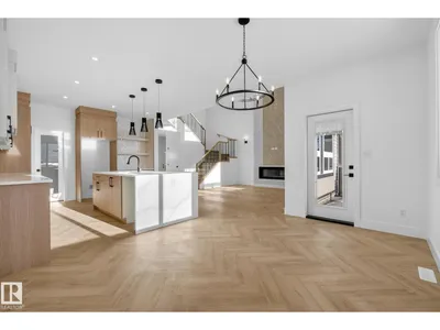 6424 29 AV SW photo 22
