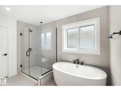 6424 29 AV SW photo 31