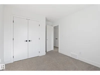 6424 29 AV SW photo 38