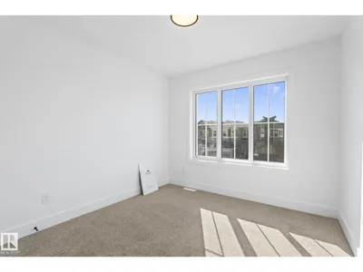 6424 29 AV SW photo 39