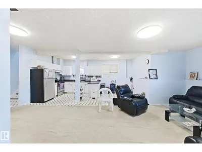 3015 37 ST NW photo 46