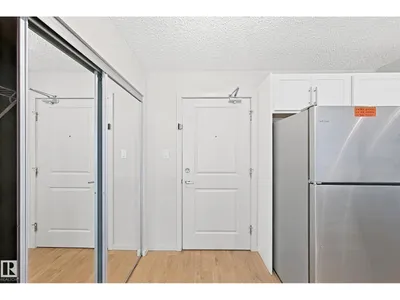 #112 5404 7 AV SW photo 13
