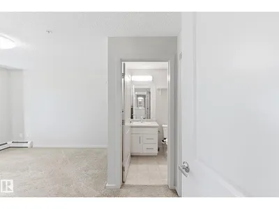 #112 5404 7 AV SW photo 18