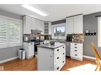 3839 117 ST NW photo 11