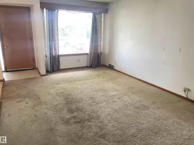 8759 81 AV NW photo 4