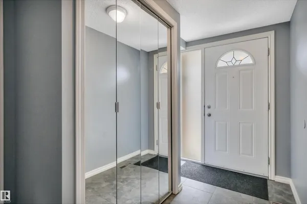 14644 52 ST NW photo 3