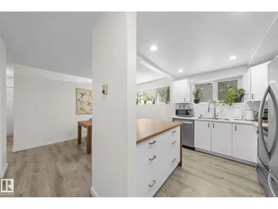 10518 84 AV NW photo 8