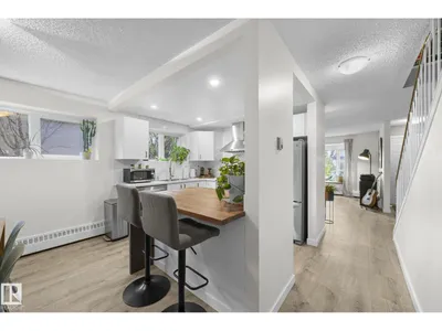 10518 84 AV NW photo 10