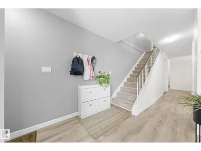 10518 84 AV NW photo 17