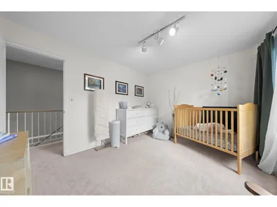10518 84 AV NW photo 28