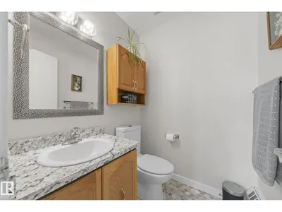 10518 84 AV NW photo 23