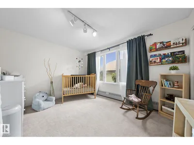 10518 84 AV NW photo 26