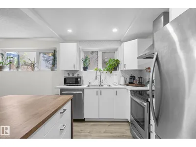 10518 84 AV NW photo 9
