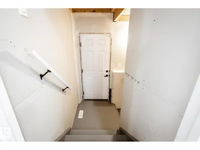 20819 40 AV NW photo 35