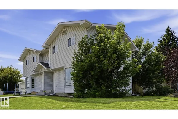 8230 71 ST NW photo 3