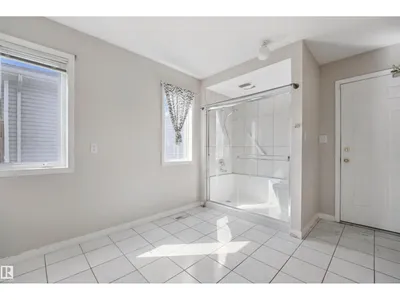 5107 17 AV NW photo 20