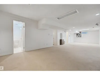 5107 17 AV NW photo 53