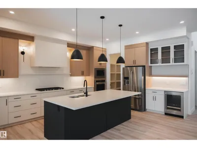 9647 72 AV NW photo 6