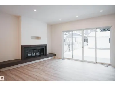 9647 72 AV NW photo 8