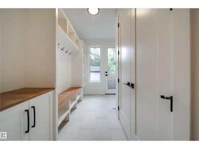9647 72 AV NW photo 9
