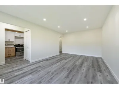 8019 141 AV NW photo 10