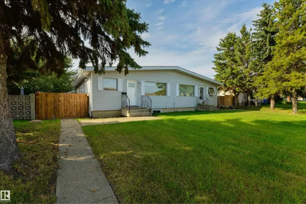 8019 141 AV NW photo 2