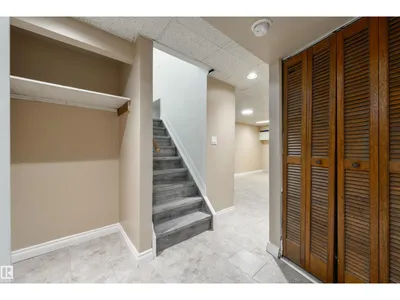 8019 141 AV NW photo 31