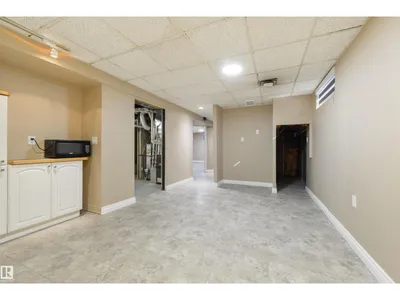 8019 141 AV NW photo 35