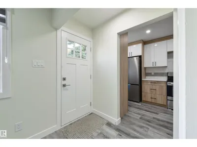 8019 141 AV NW photo 5