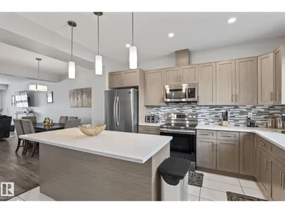 10338 162ST NW photo 11