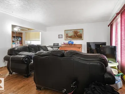 9228 75 ST NW photo 6