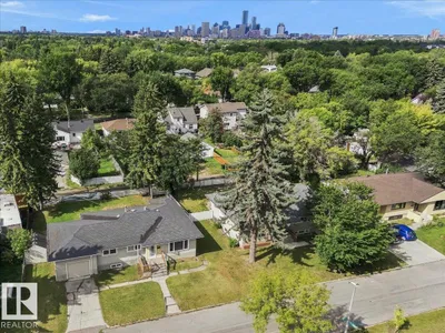 9228 75 ST NW photo 35