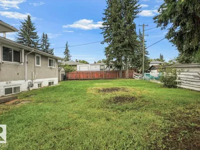 9228 75 ST NW photo 36