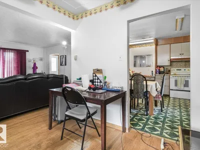 9228 75 ST NW photo 17