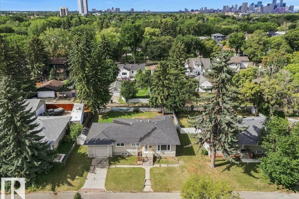 9228 75 ST NW exterior
