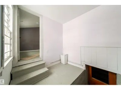 10803 93 ST NW photo 26