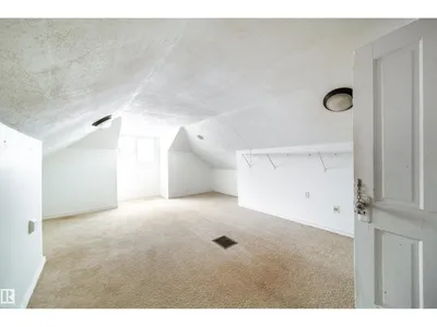 10803 93 ST NW photo 12