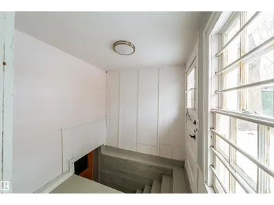 10803 93 ST NW photo 27